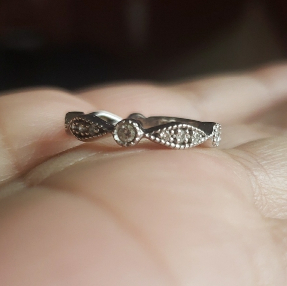 14k White Gold Ring 1/5 Ct Diamond Milgrain Wedding Band - Picture 7 of 12